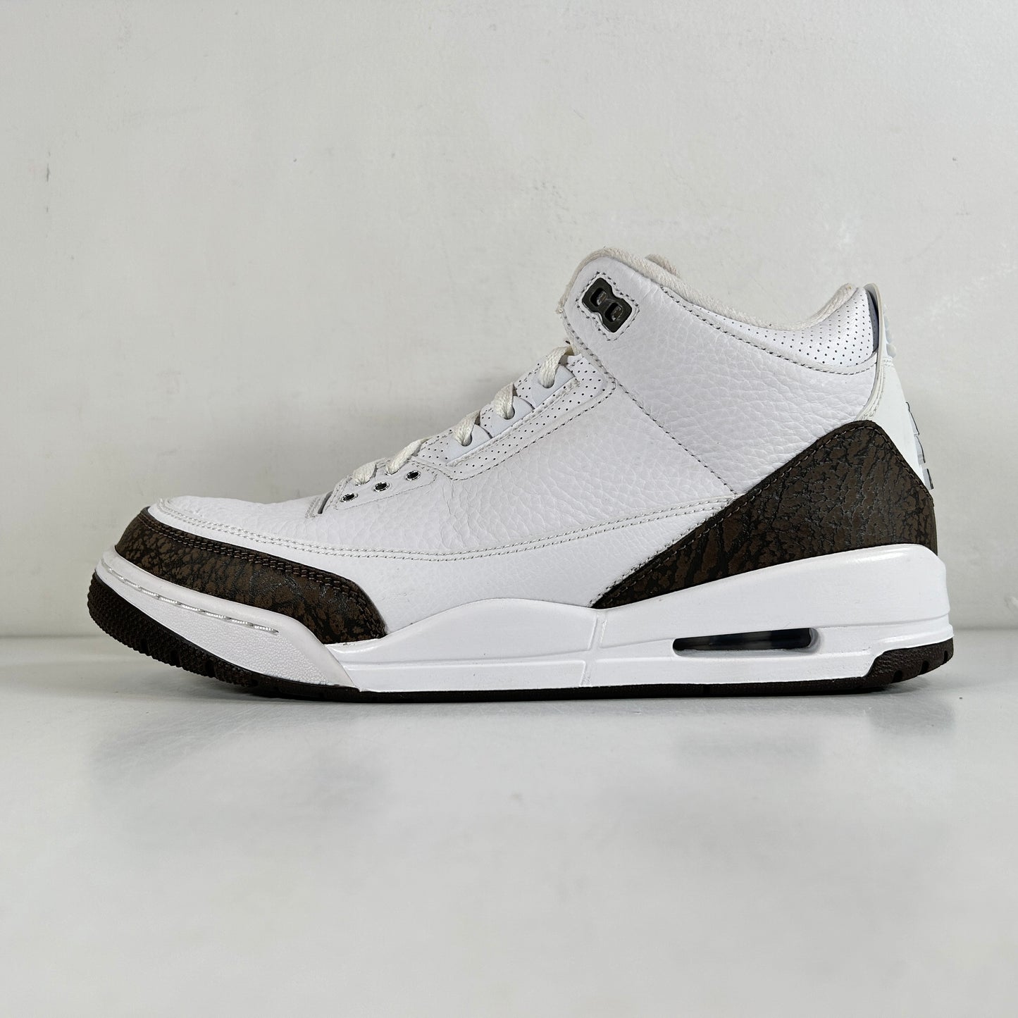 136064 122 Jordan 3 Retro Mocha (2018) [USED] - 10.5 M (Used)