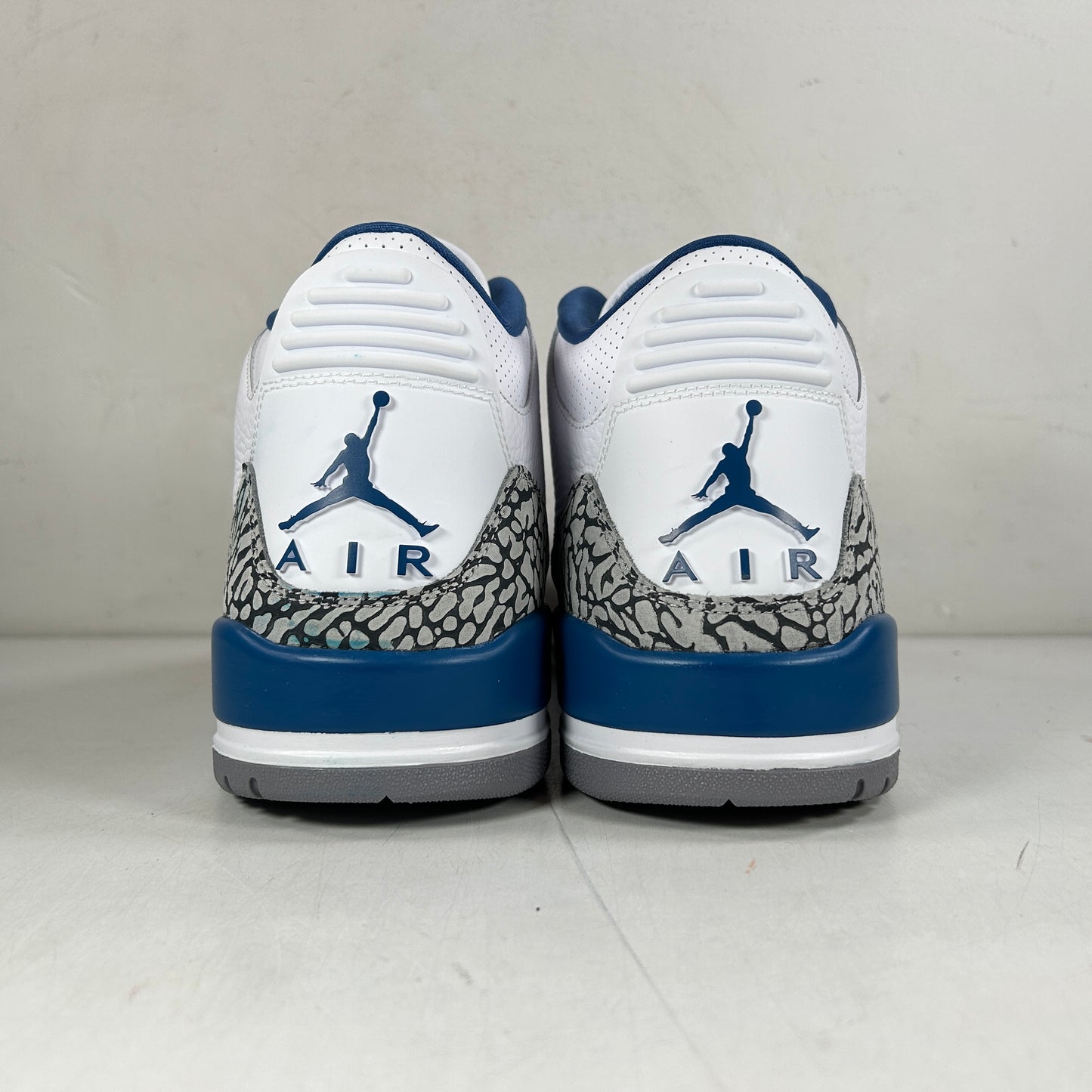 CT8532 148 Jordan 3 Retro Magos