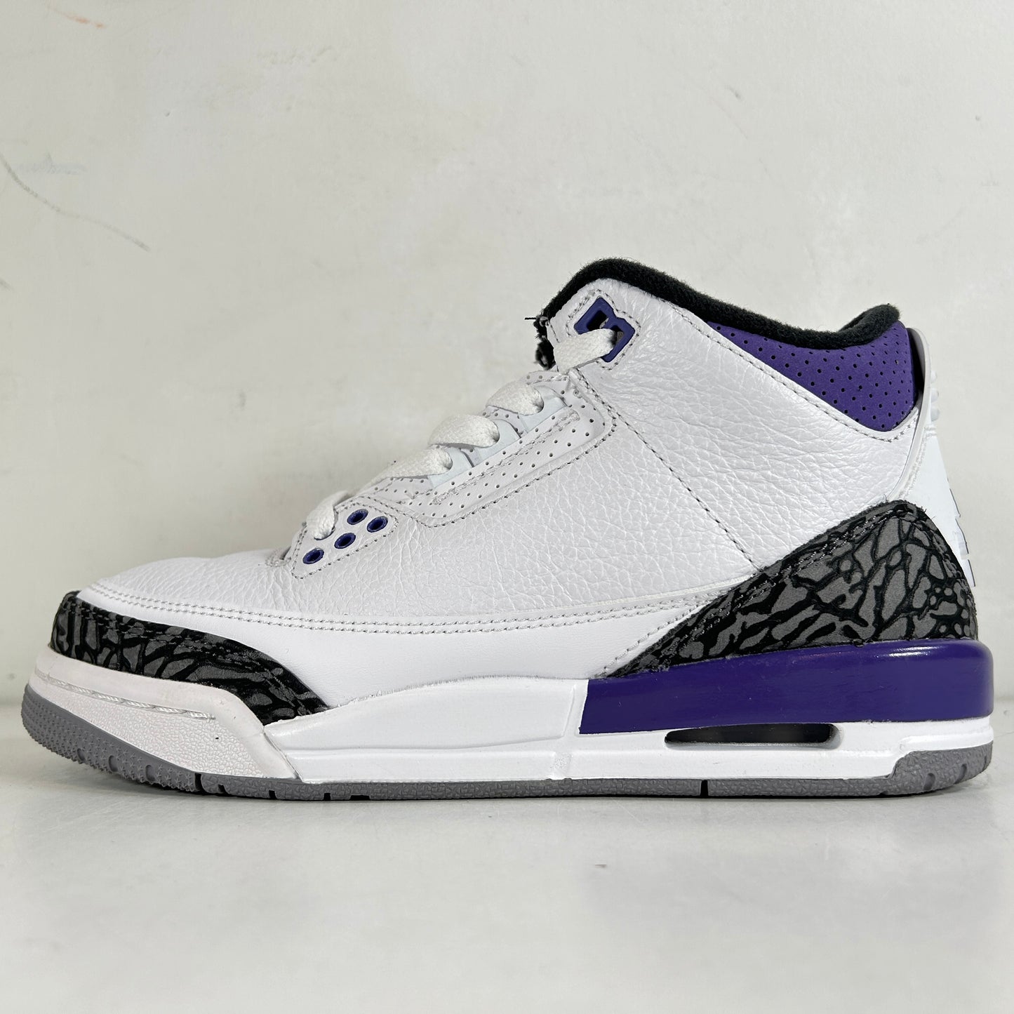 DM0967 105 Jordan 3 Retro Dark Iris (GS) [USED] - 5.5 Y (Used)