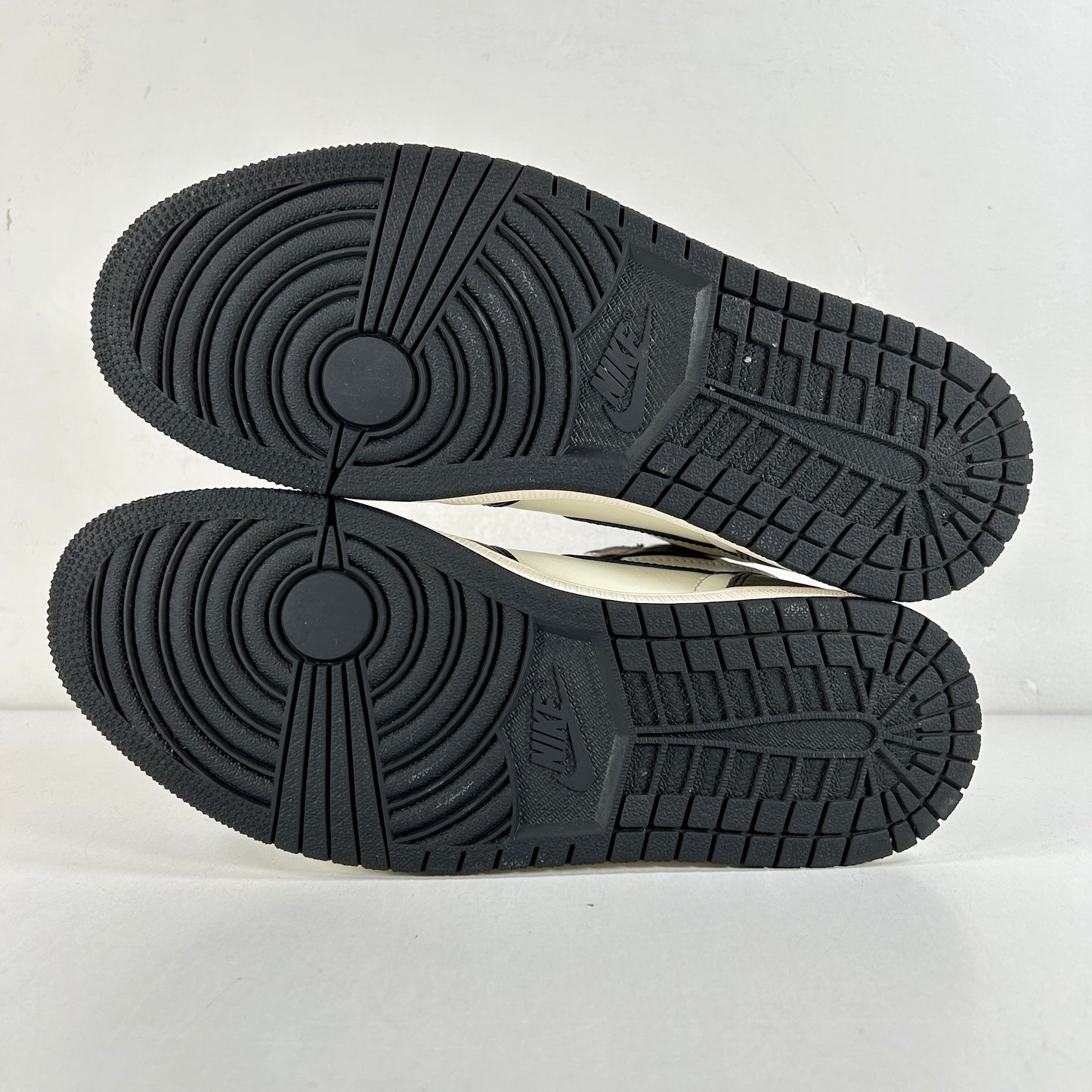555088 105 Jordan 1 Mocha [USED] - 9.5 M (Used3)