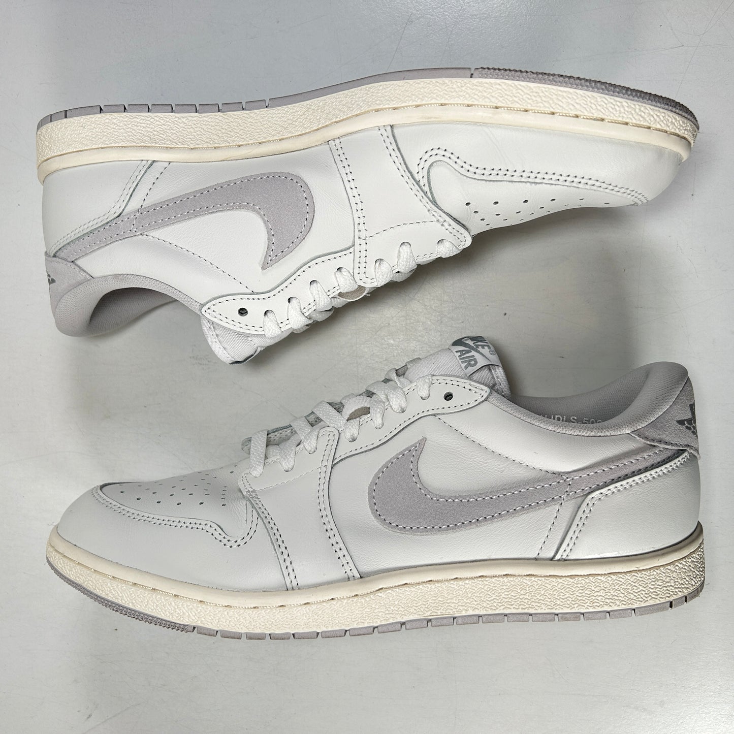 FB9933 100 Jordan 1 Bajo 85 Gris neutro