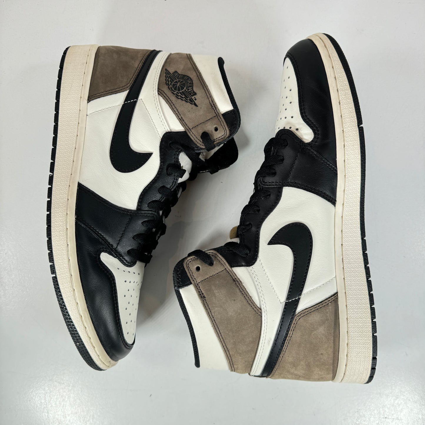 555088 105 Jordan 1 Mocha [USED] - 12 M (Used)