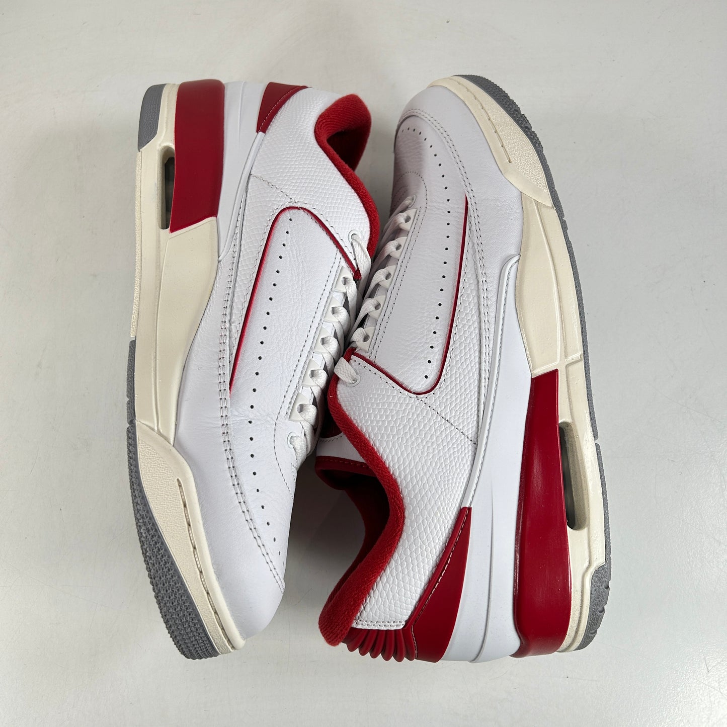 FD0383 161 Jordan 2/3 White Varsity Red [USED] - 13 M (Used)