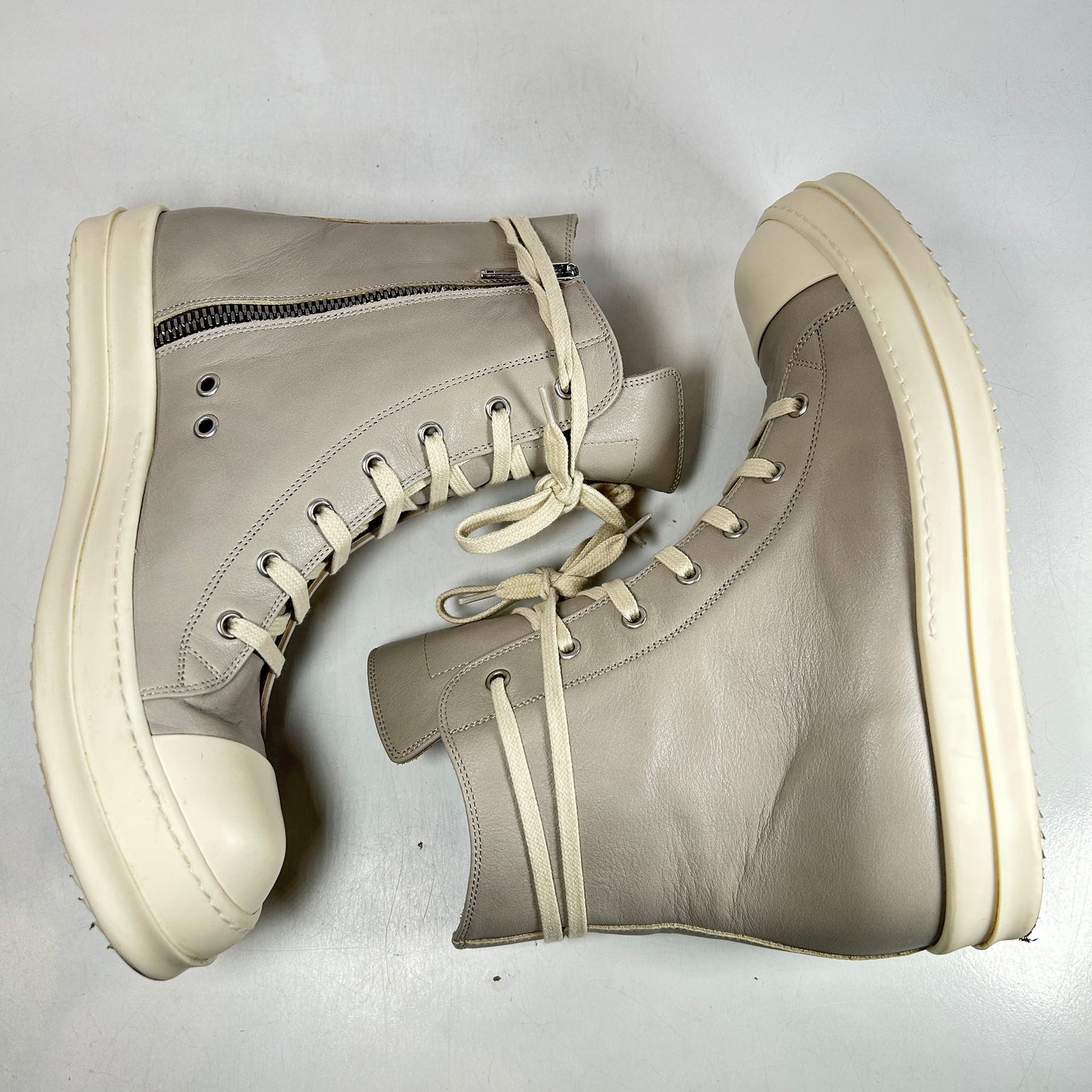 RU01D3890 LCO Rick Owens Men's Lido High Sneakers in Pearl Milk [USED] - 43 M (Used)