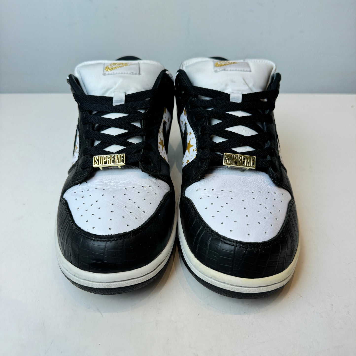 DH3228 102 Dunk SB Low Supreme Black [USED] - 10.5 M (Used)