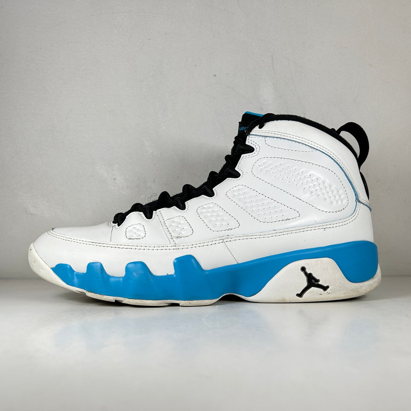 FQ8992 101 Jordan 9 Retro Powder Blue (2024) [USED] - 9 M (Used)