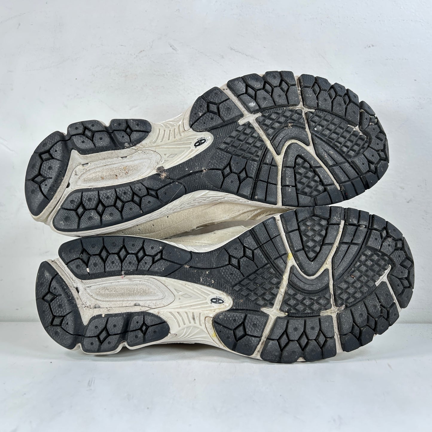 ML2002RE New Balance 2002R Bone Light Aluminum [USED] - 10 M (Used)