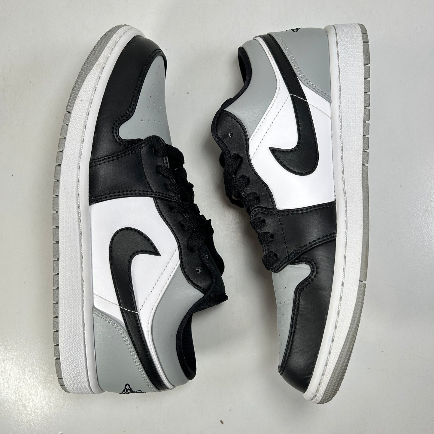 553558 052 Jordan 1 Low Shadow Toe [USED] - 8.5 M (Used)