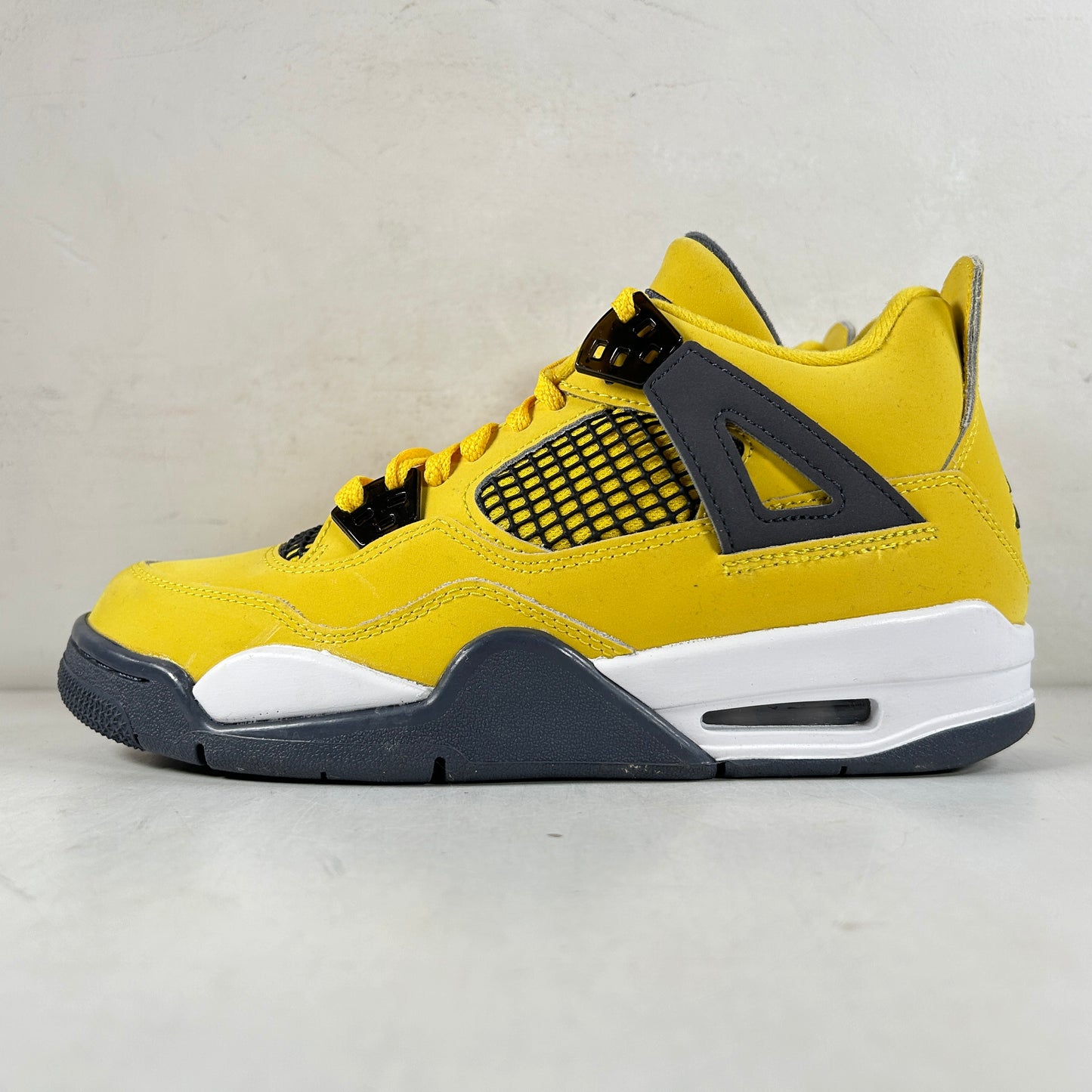408452 700 Jordan 4 Retro Lightning (GS) [USED] - 5.5 Y (VNDS)