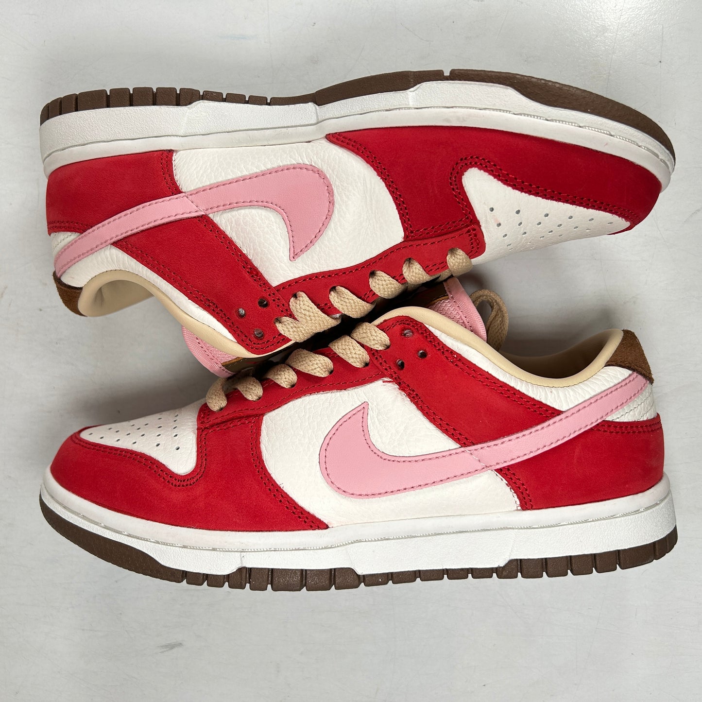 FB7910 600 Nike Dunk Low PRM Bacon (Mujeres)