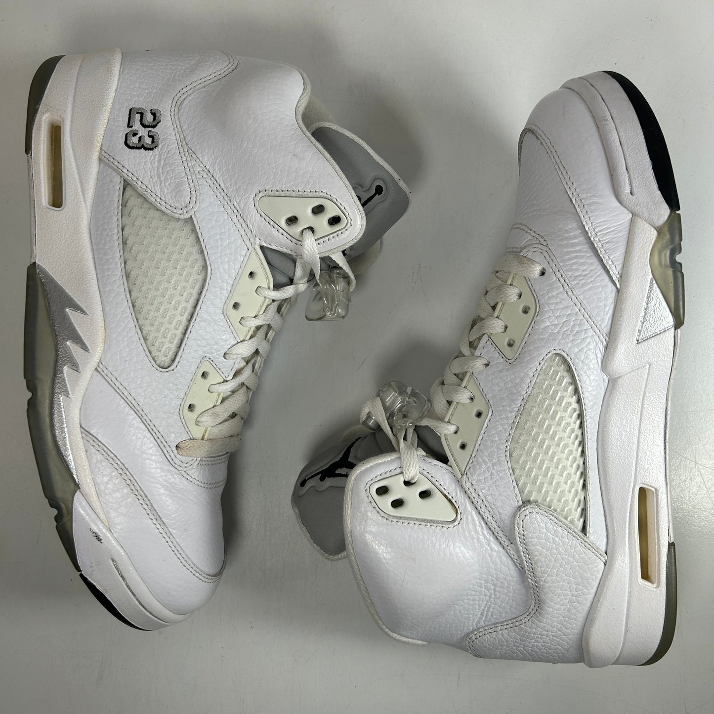 136027 130 Jordan 5 Retro Metallic White (2015) [USED] - 10 M (Used)