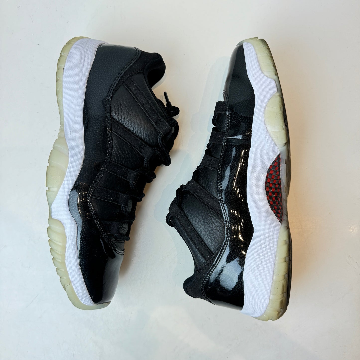 AV2187 001 Jordan 11 Retro Bajo 72-10