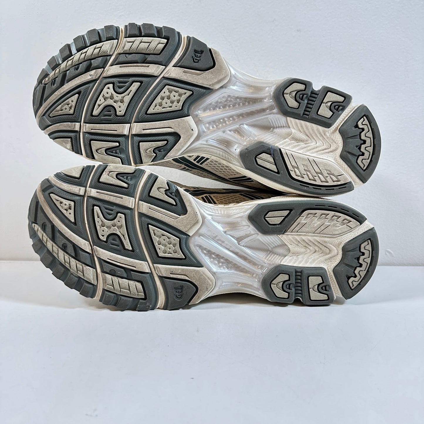 1201A019 200 ASICS Gel-Kayano 14 Birch Dark Pewter [USED] - 11 M (Used)