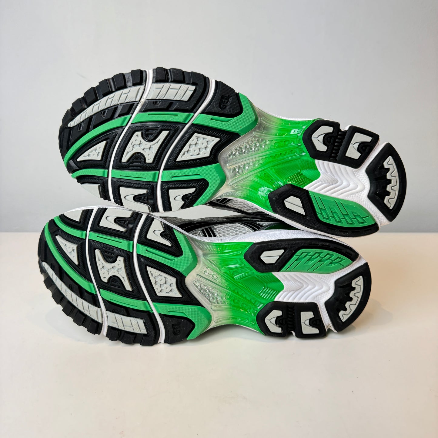 1201A019 110 ASICS Gel-Kayano 14 White Malachite Green [USED] - 9 M (Used)