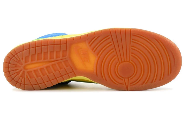 305050 731 Nike SB Dunk High Marge Simpson