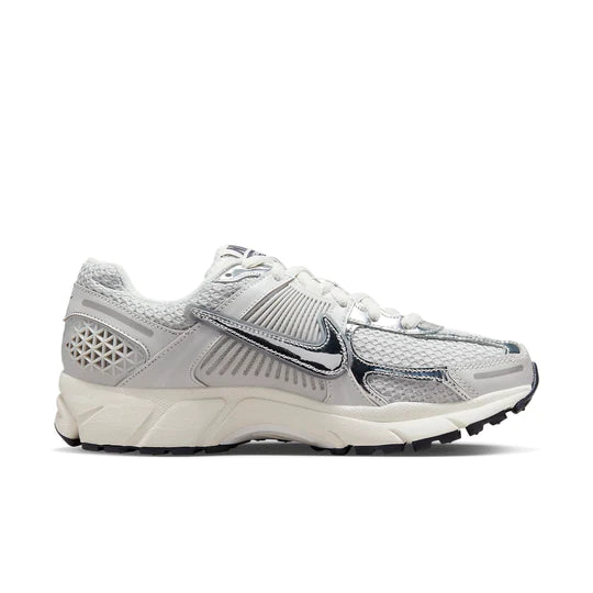 FD0884 025 Nike Zoom Vomero 5 Photon Dust Metallic Silver W