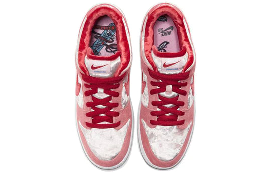 CT2552 800 Nike SB Dunk Low StrangeLove