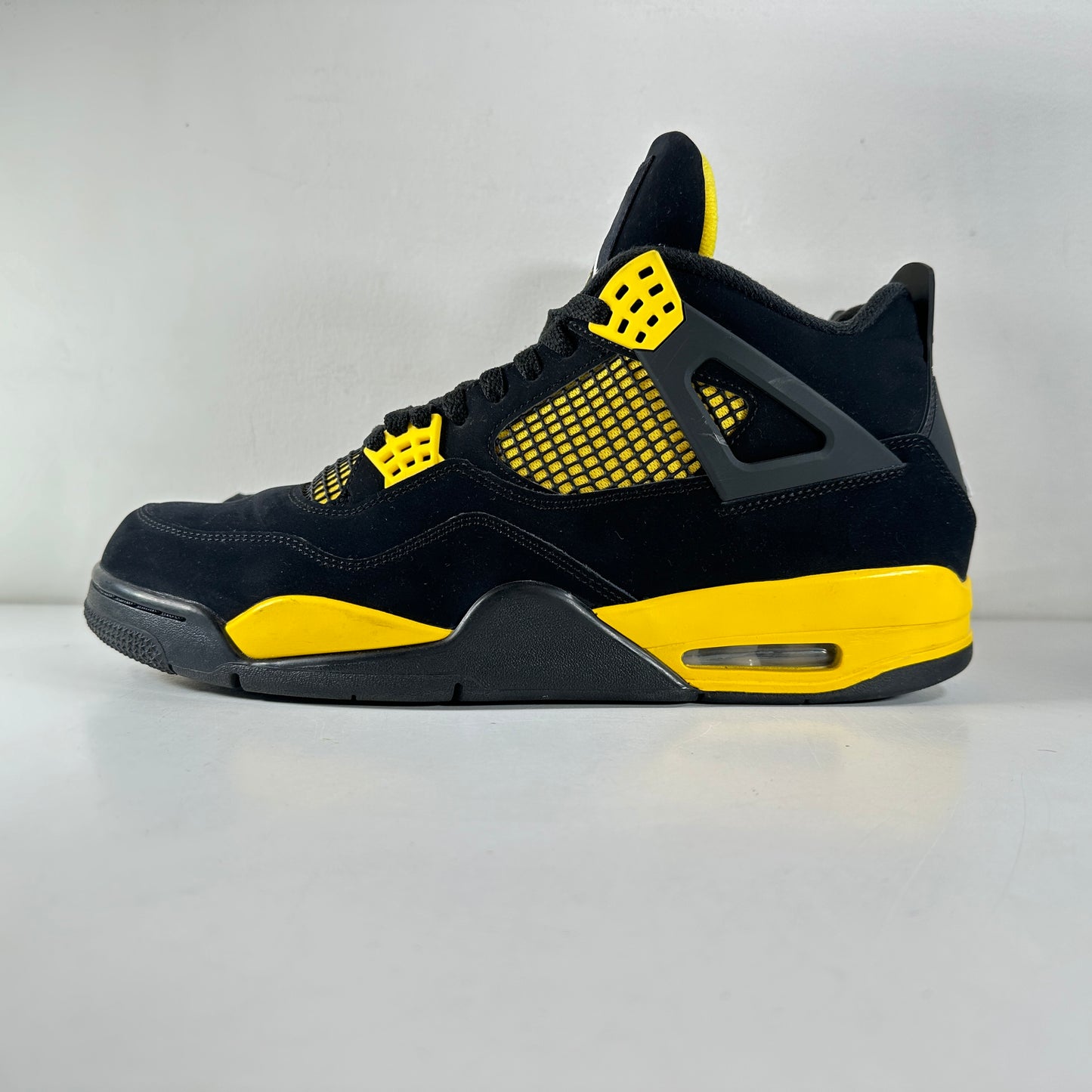 DH6927 017 Jordan 4 Retro Thunder [USED] - 12.5 M (Used)
