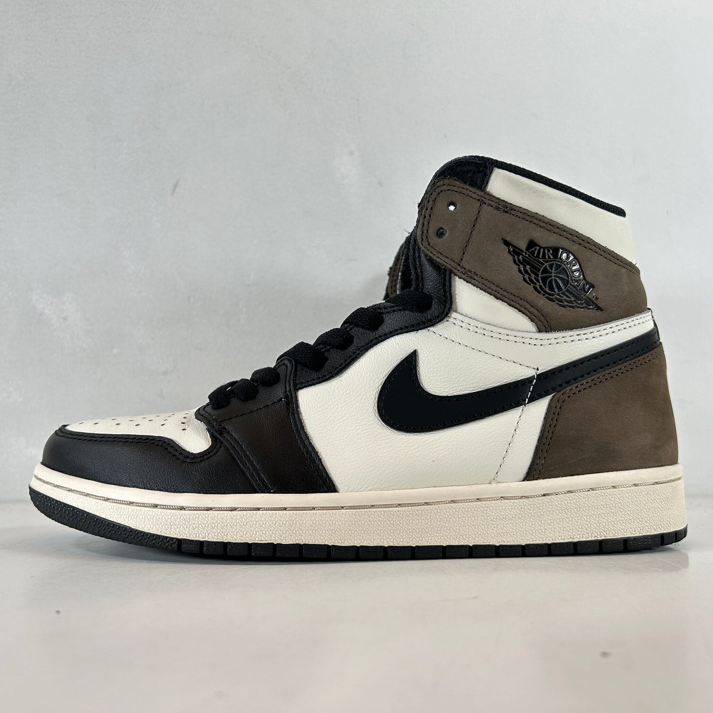 555088 105 Jordan 1 Mocha [USED] - 8.5 M (Used2)