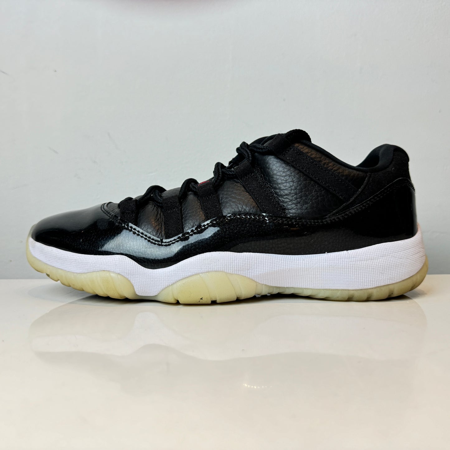 AV2187 001 Jordan 11 Retro Low 72-10 [USED] - 10.5 M (Used2)