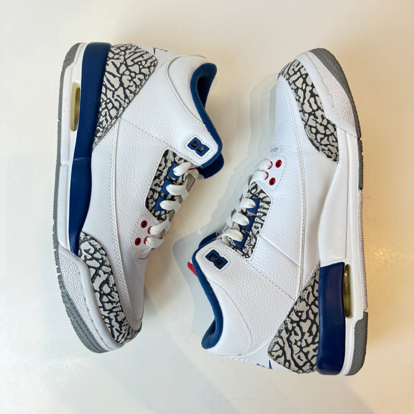 854261 106 Jordan 3 Retro True Blue (2016) GS [USED] - 5.5 Y (Used)