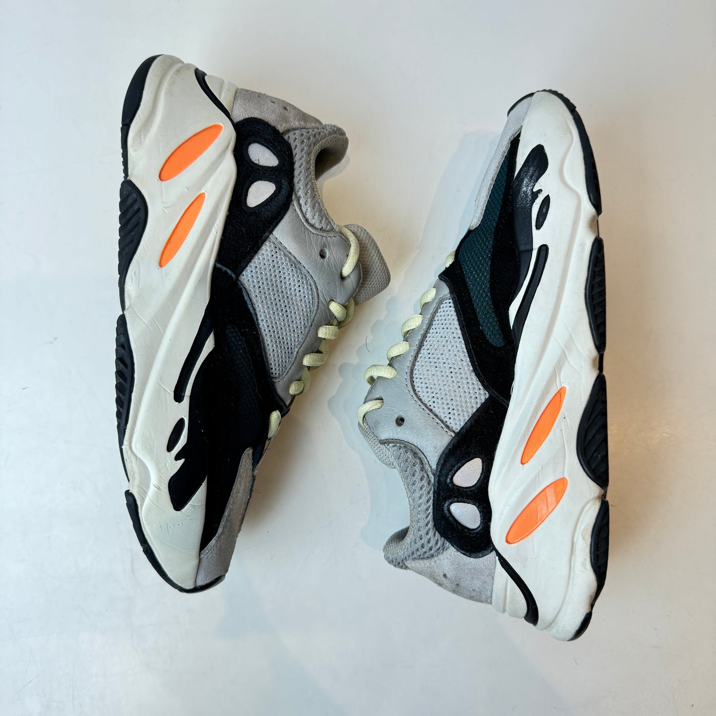 B75571 Yeezy 700 Wave Runner [USED] - 4 M (Used)