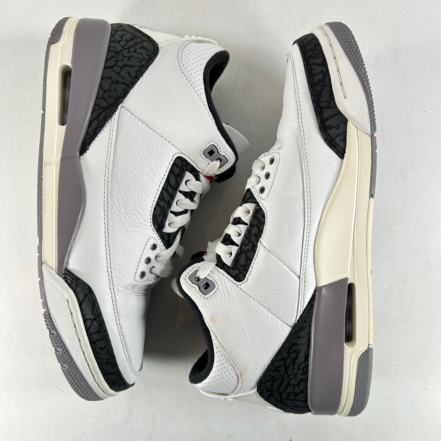 CT8532 106 Jordan 3 Retro Cement Grey [USED] - 8.5 M (Used)