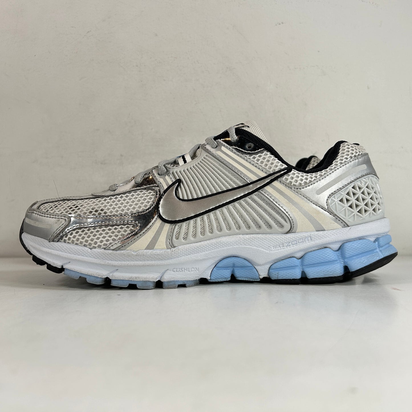 HF1877 100 Nike Zoom Vomero 5 Metallic Silver Blue Tint (W) [USED] - 11 W (Used)