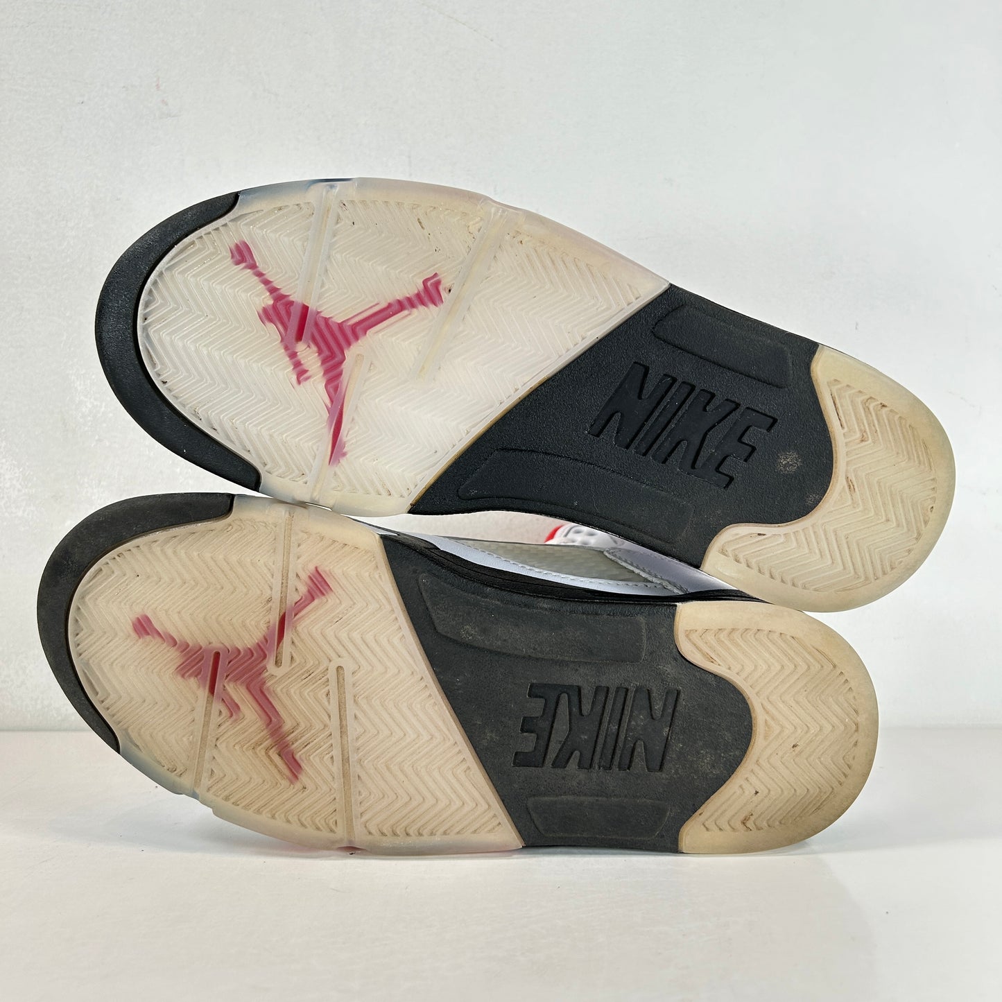 DA1911 102 Jordan 5 Rojo Fuego