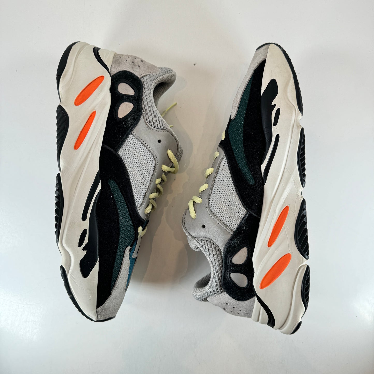 B75571 Yeezy 700 Wave Runner [USED] - 10.5 M (Used)