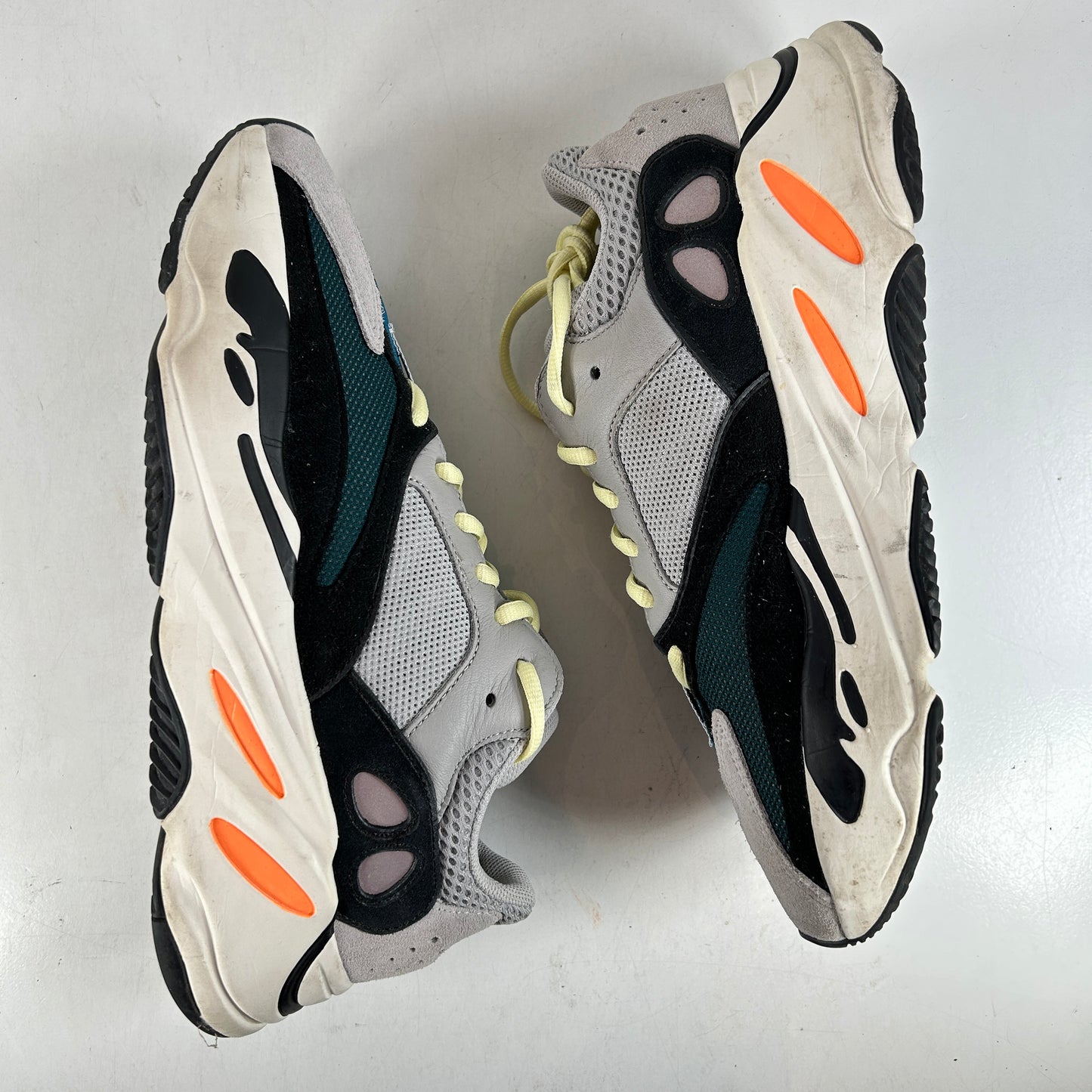 B75571 Yeezy 700 Wave Runner [USED] - 10 M (Used)