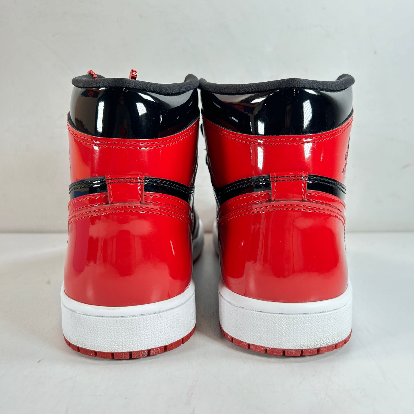 555088 063 Jordan 1 Retro High OG Patent Bred [USED] - 8.5 M (Used4)