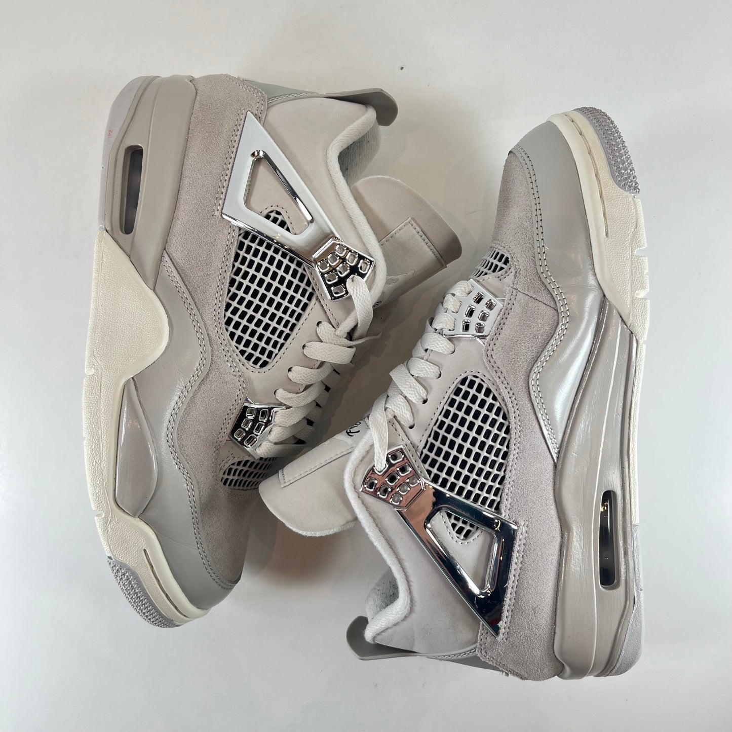 AQ9129 001 Jordan 4 Retro Momentos congelados