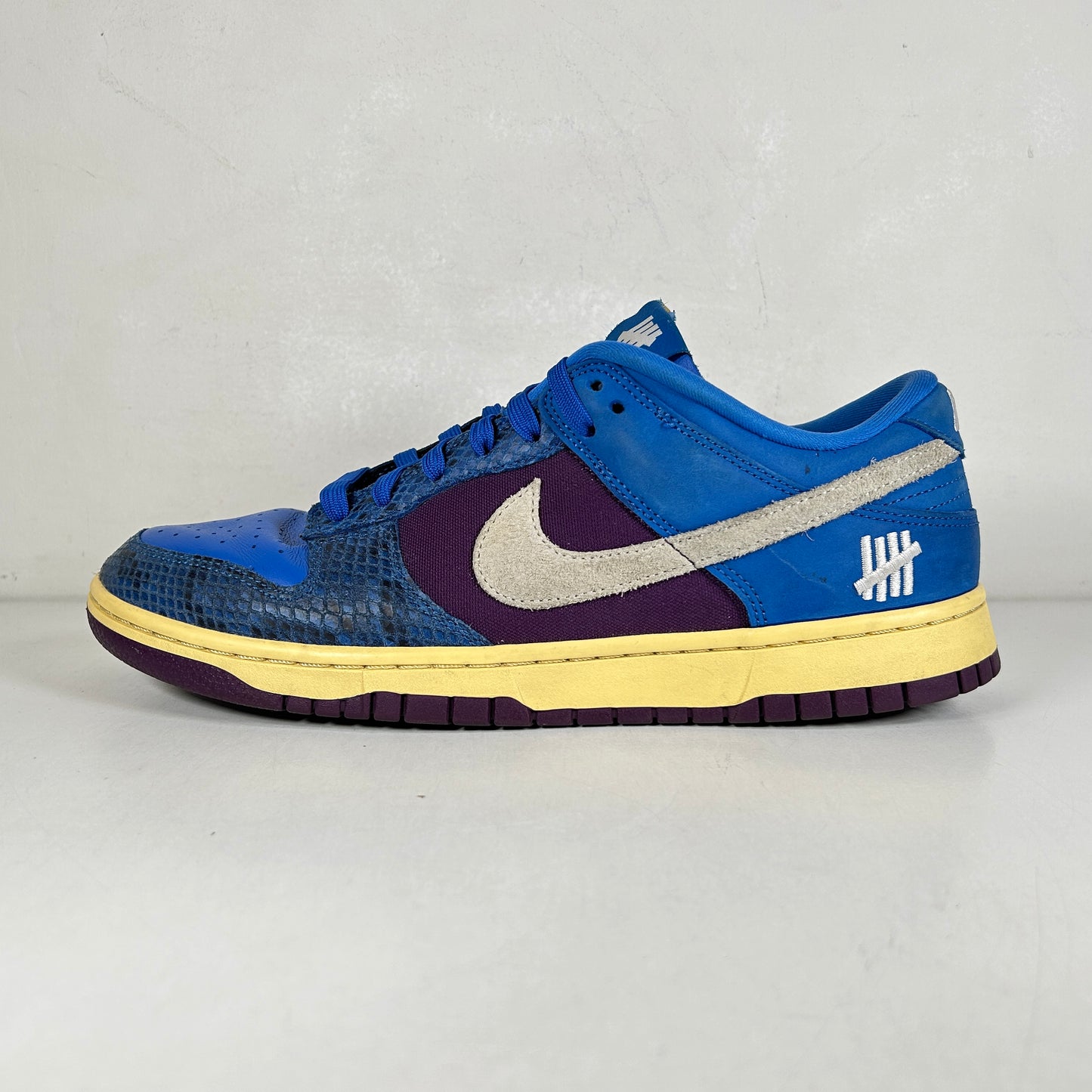 DH6508 400 Nike Dunk Low Undefeated 5 On It Dunk vs.AF1