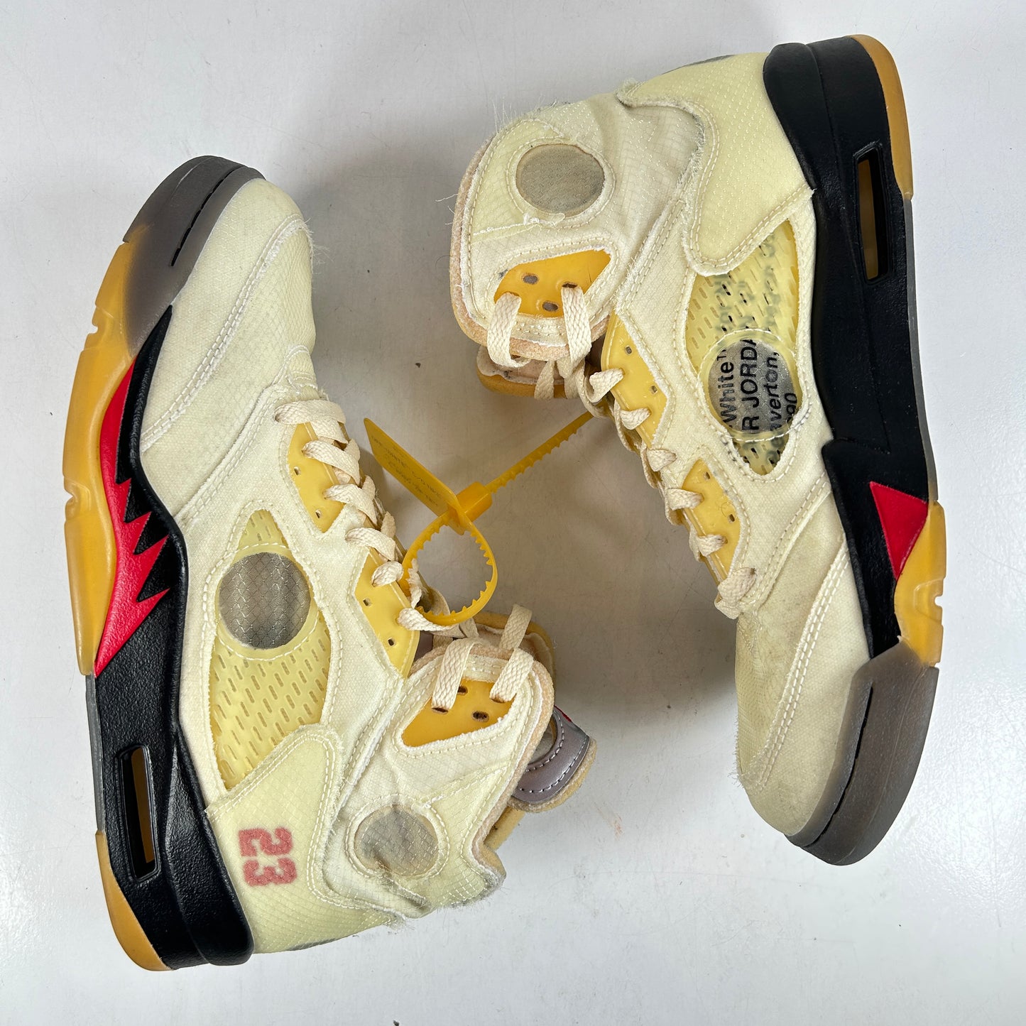 DH8565 100 Jordan 5 Off-Blanco Vela
