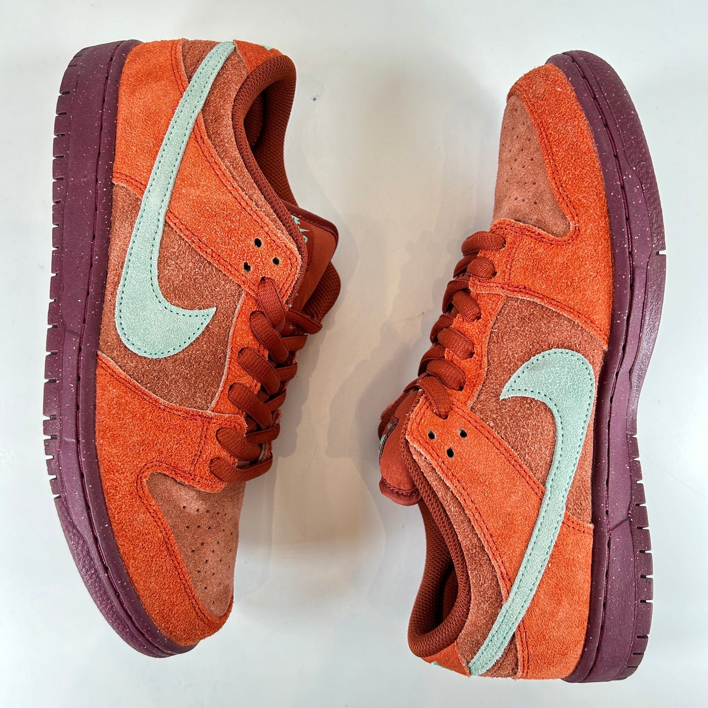 DV5429 601 Nike SB Dunk Low Mystic Red Rosewood [USED] - 8.5 M (Used)
