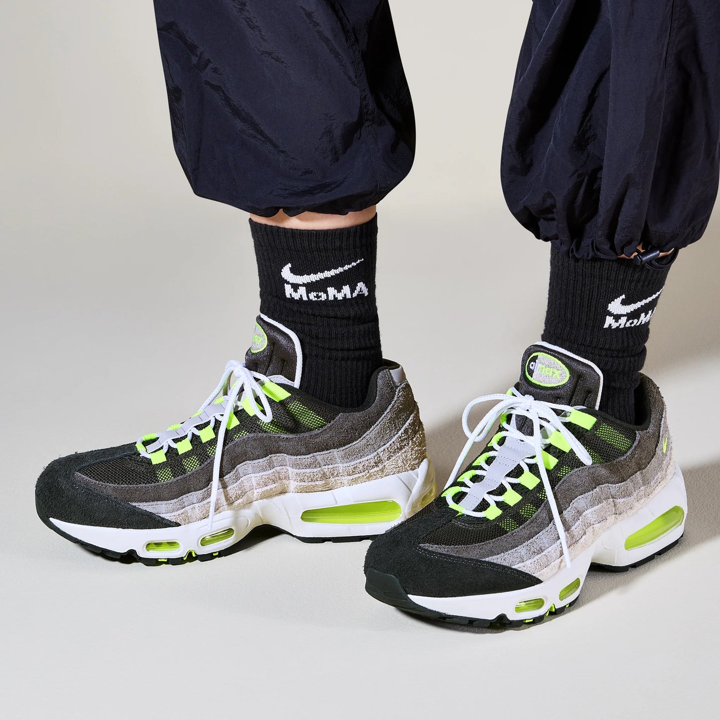 HM4738 001 Nike Air Max 95 OG Reverse Gradient Neon