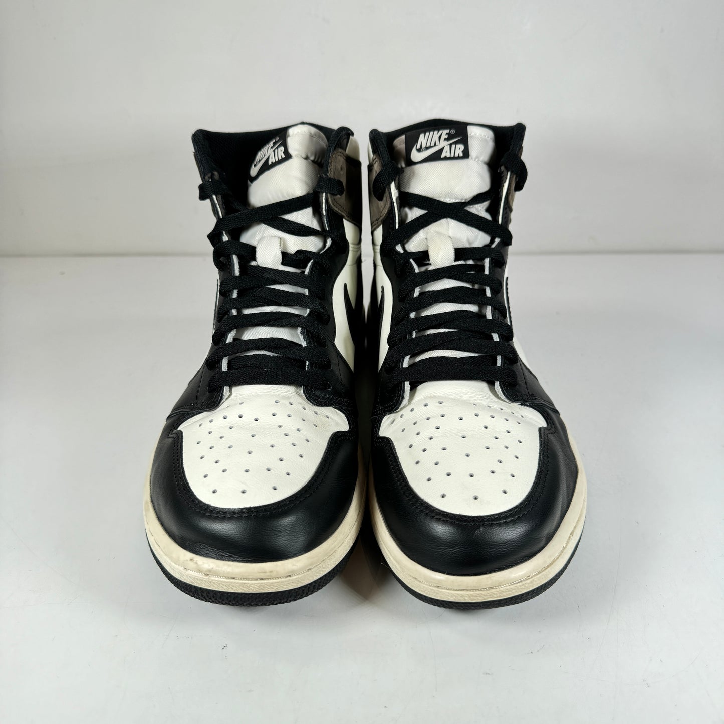 555088 105 Jordan 1 Mocha [USED] - 12 M (Used)