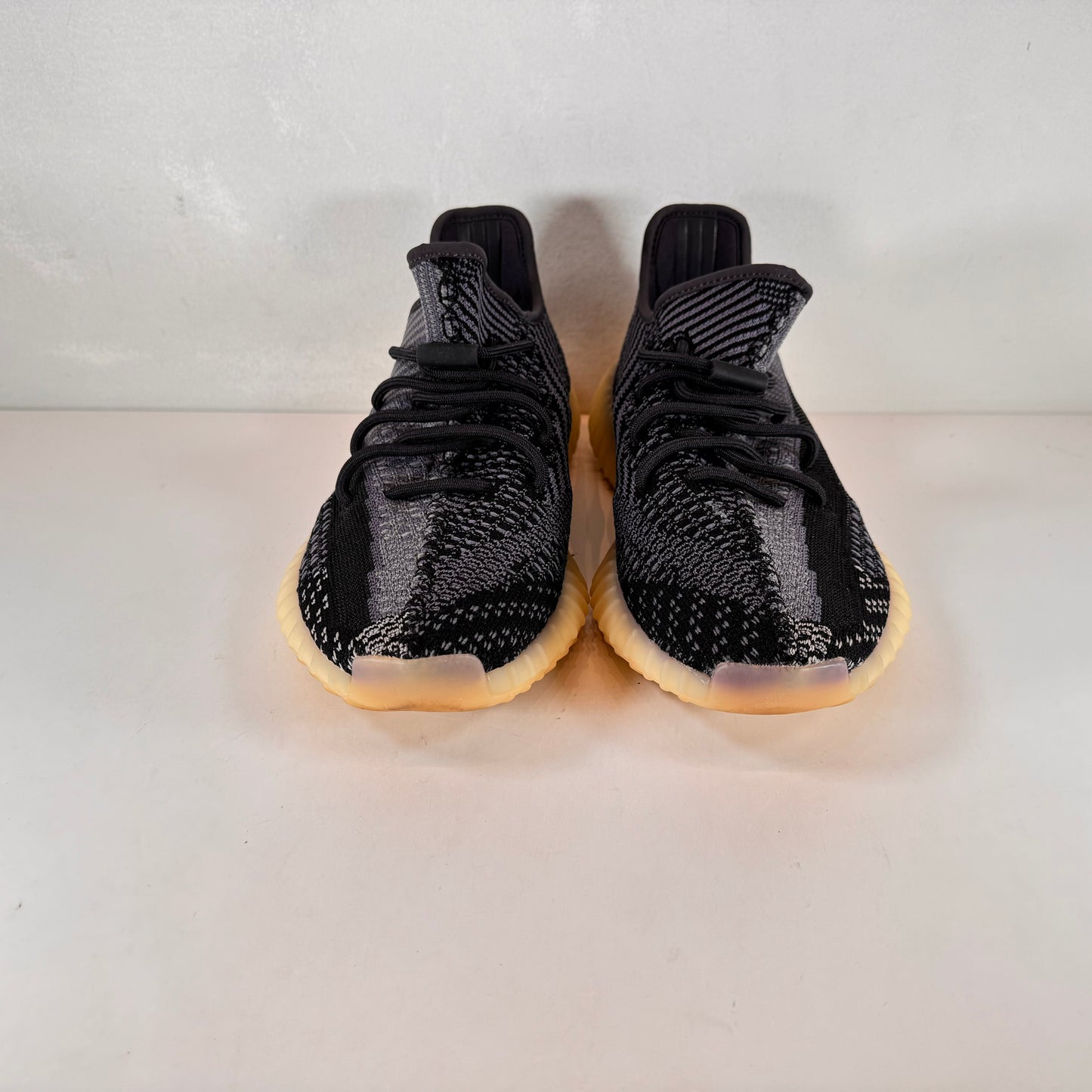 FZ5000 Yeezy 350 V2 Carbono