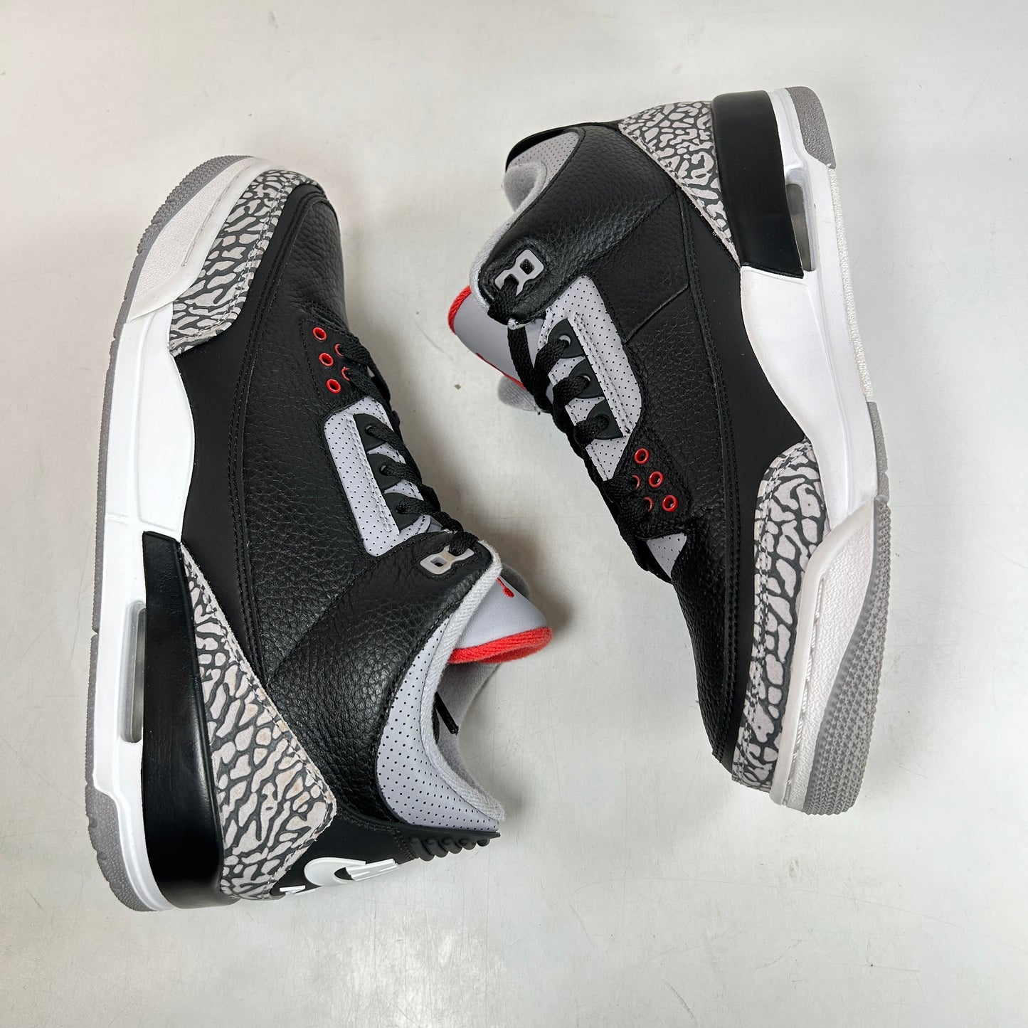 854262 001 Jordan 3 Retro Black Cement (2018) [USED] - 10.5 M (Used2)