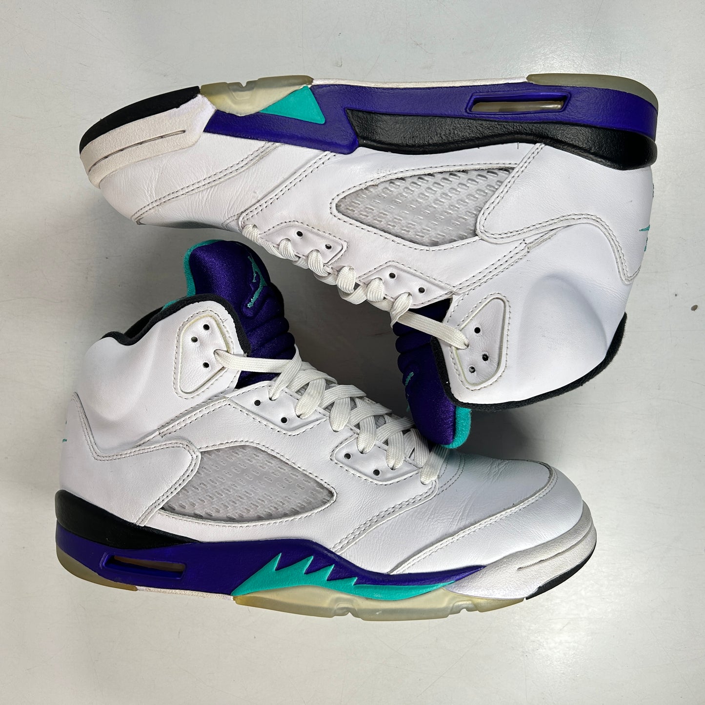 AV3919 135 Jordan 5 Retro Grape Fresh Prince [USED] - 8.5 M (Used)