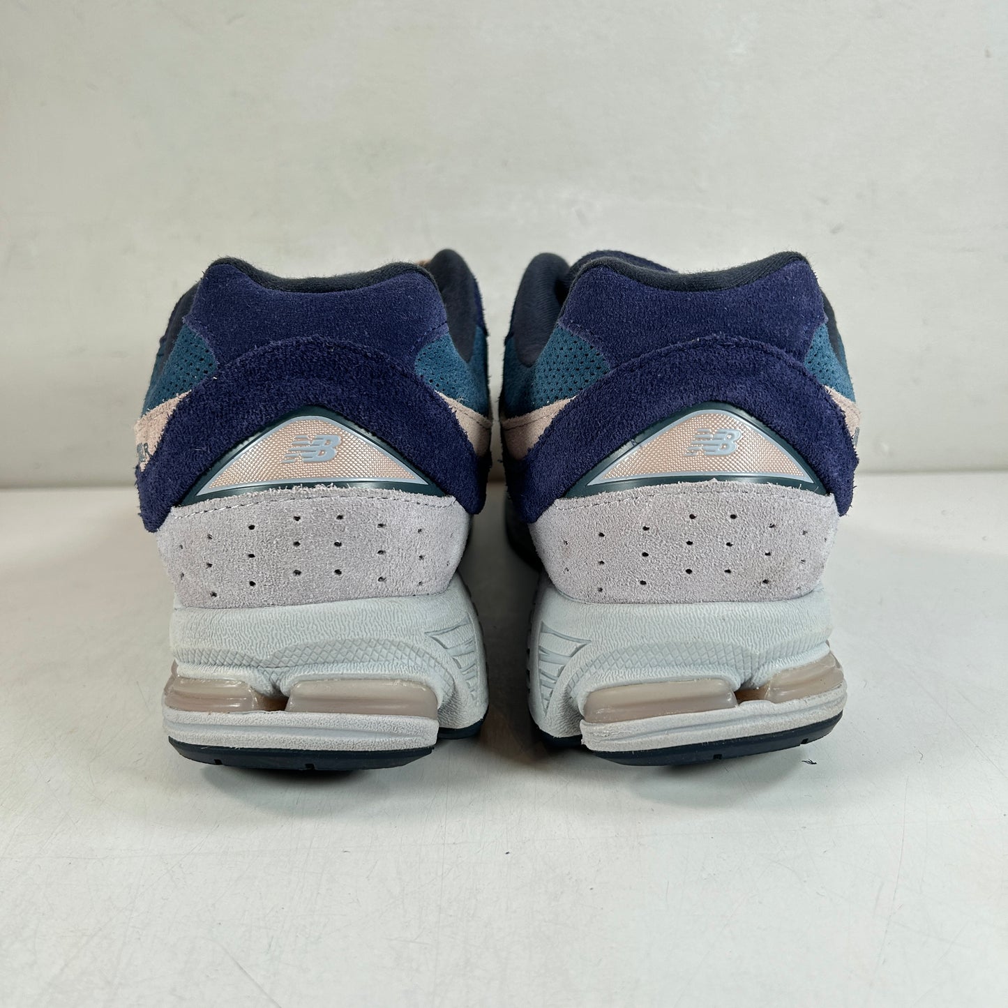 M2002RG New Balance 2002R Crema Claro Púrpura