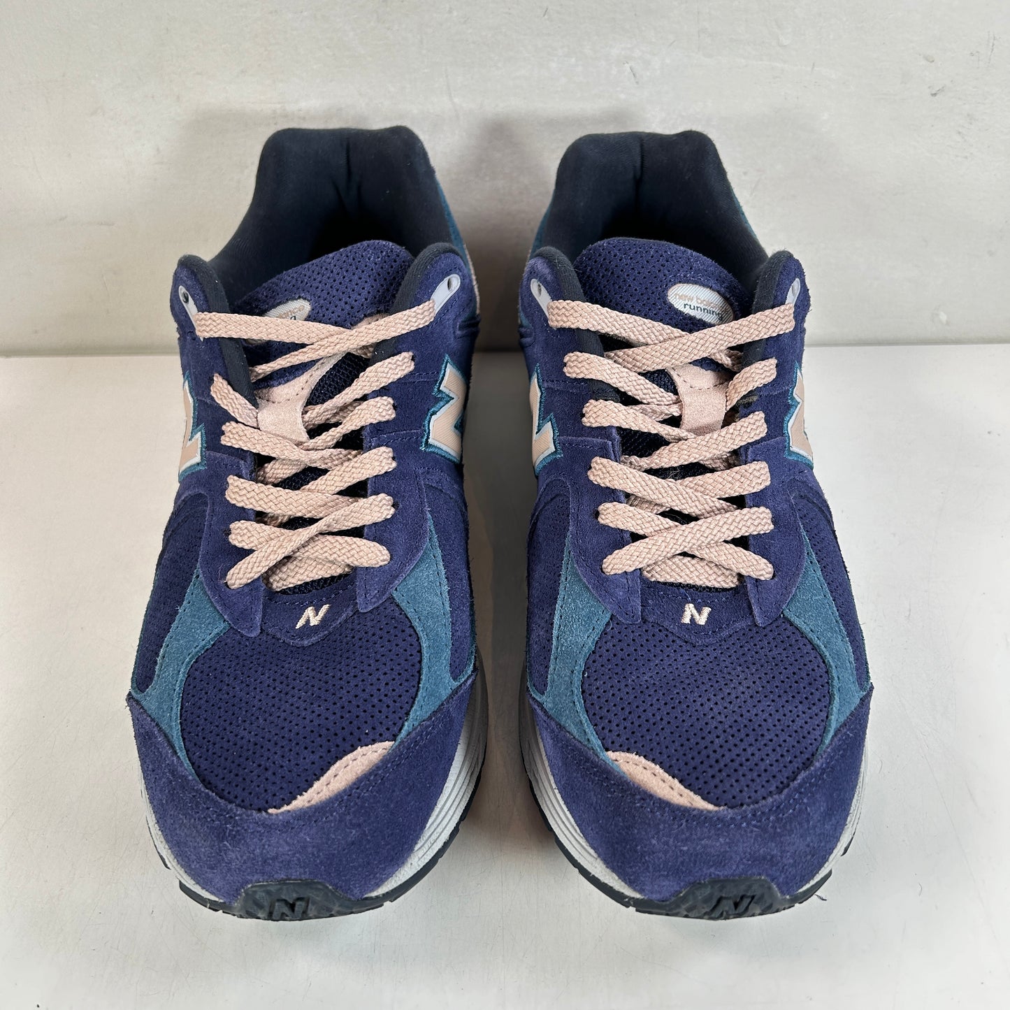 M2002RG New Balance 2002R Crema Claro Púrpura