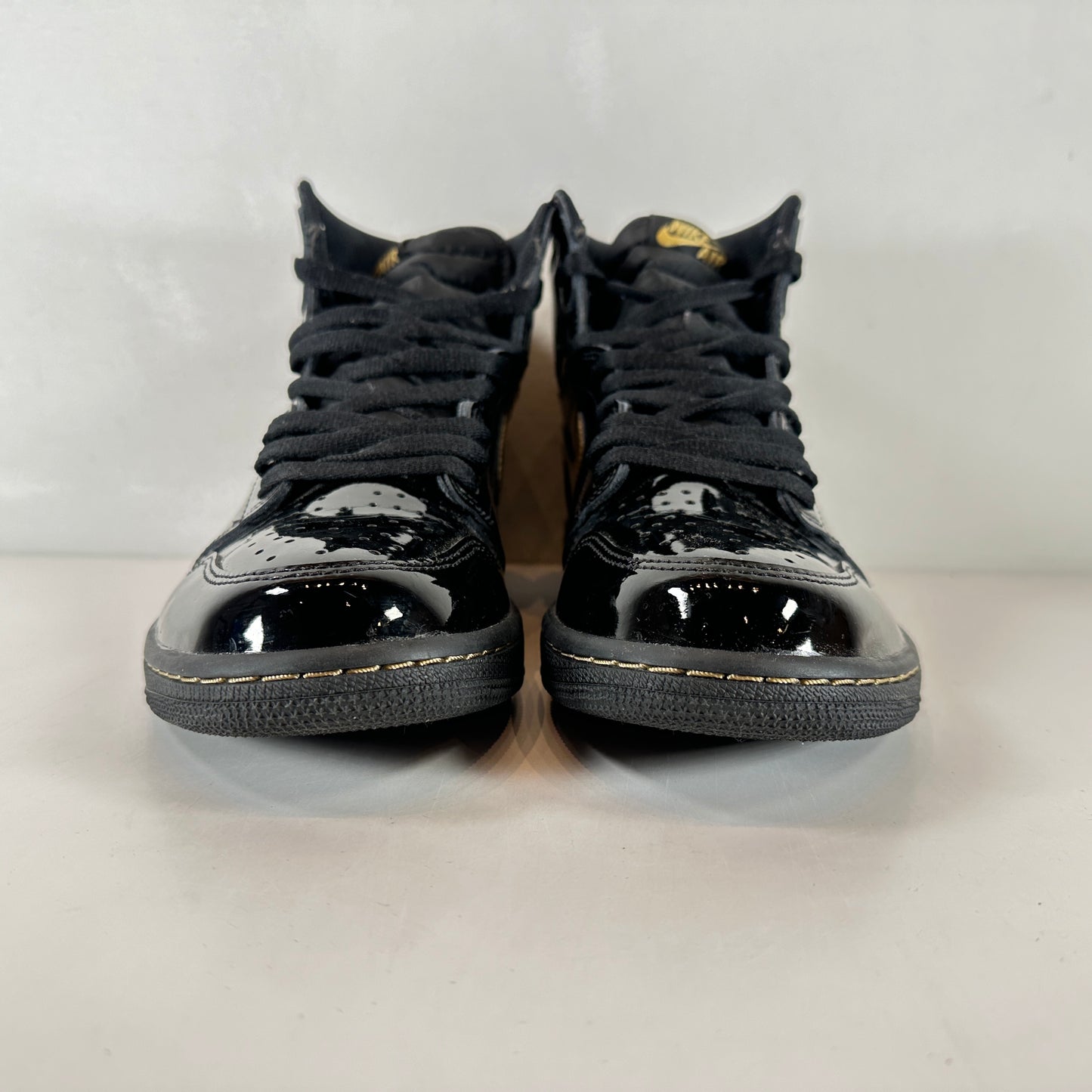 555088 032 Jordan 1 Black/Gold [USED] - 10 M (Used)