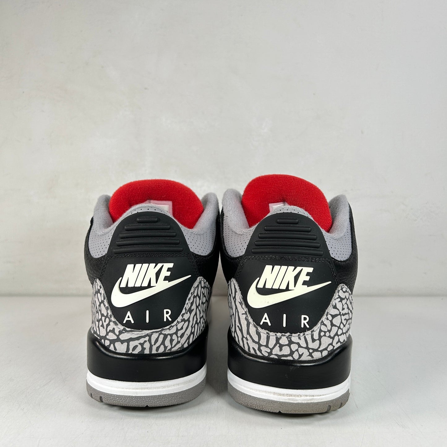 854262 001 Jordan 3 Black Cement 2018 [USED] - 8 M (Used3)