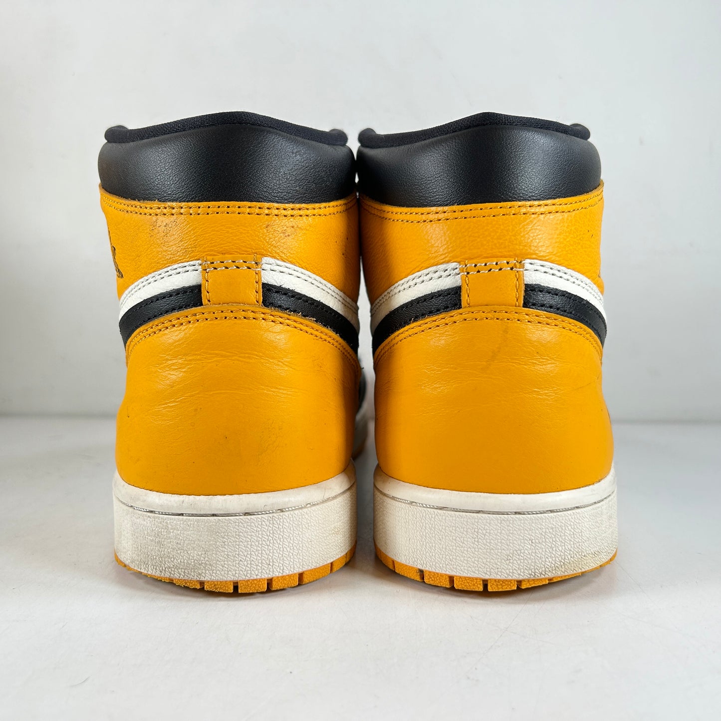 555088 711 Jordan 1 Retro High OG Punta amarilla