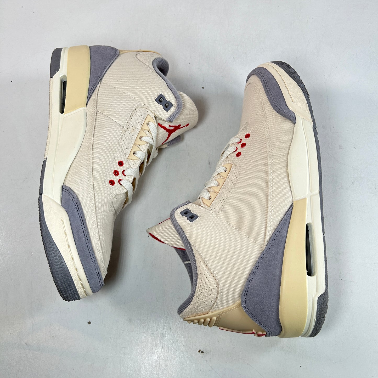 DH7139 100 Jordan 3 Retro Muslin [USED] - 9.5 M (Used)
