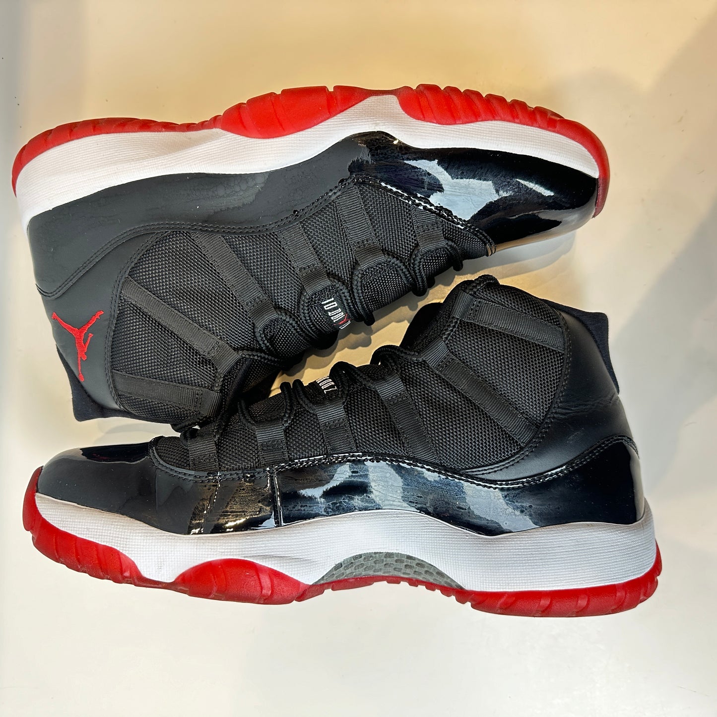 378037 010  Jordan 11 Retro Playoffs (2012) [USED] - 11 M (Used)