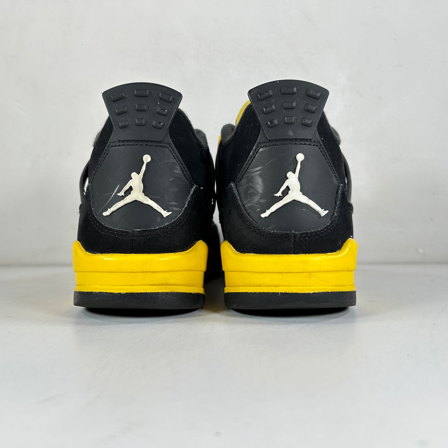 408452 017 Jordan 4 Retro Thunder (2023) (GS) - 7 Y (Used) (No Box2)