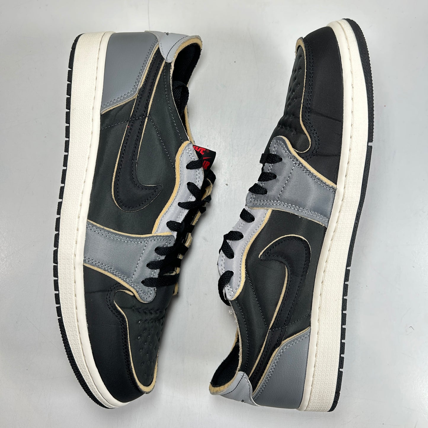 DV0982 006 Jordan 1 Low OG EX Negro Humo Gris